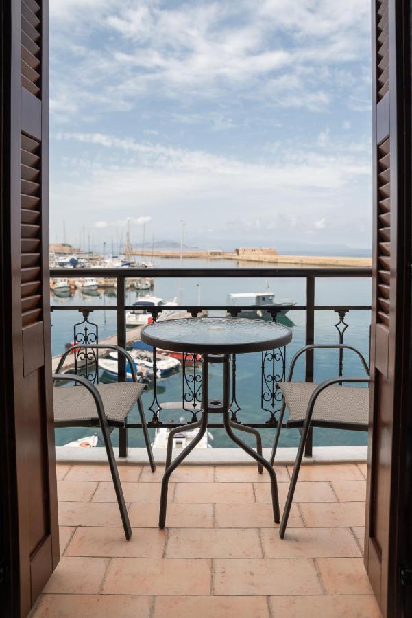 Destino Home Overlooking The Venetian Port Of Chania Chania  Exteriör bild