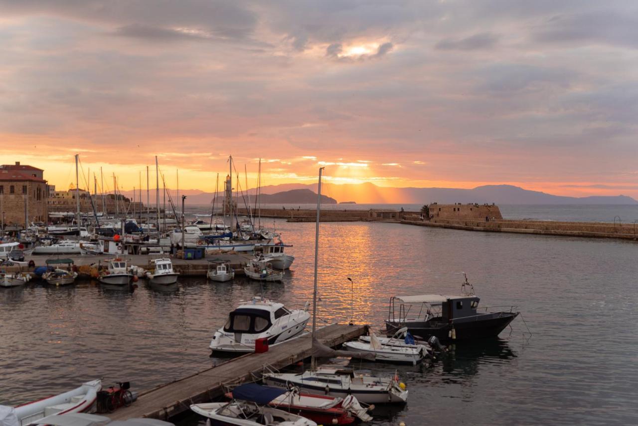 Destino Home Overlooking The Venetian Port Of Chania Chania  Exteriör bild