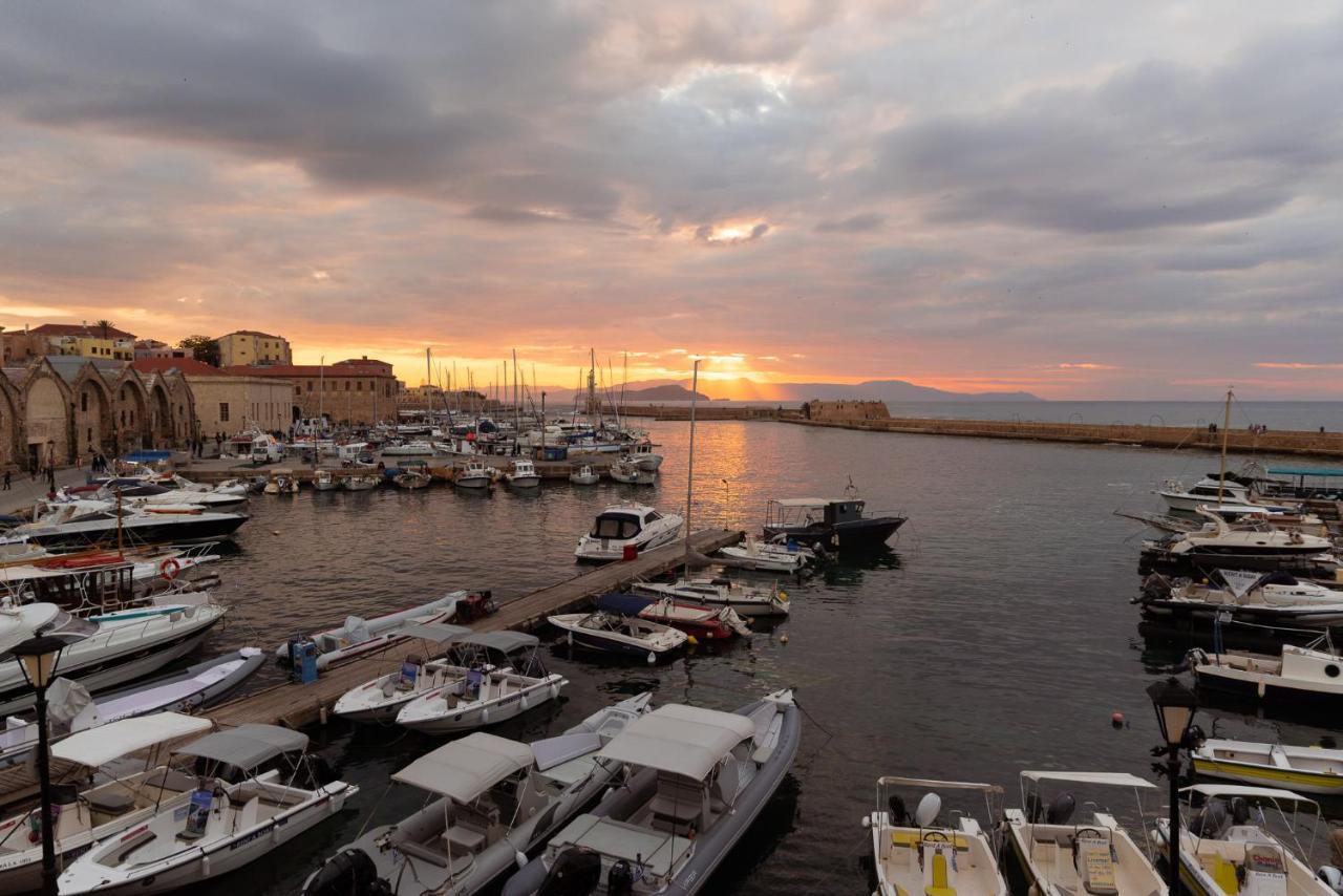 Destino Home Overlooking The Venetian Port Of Chania Chania  Exteriör bild
