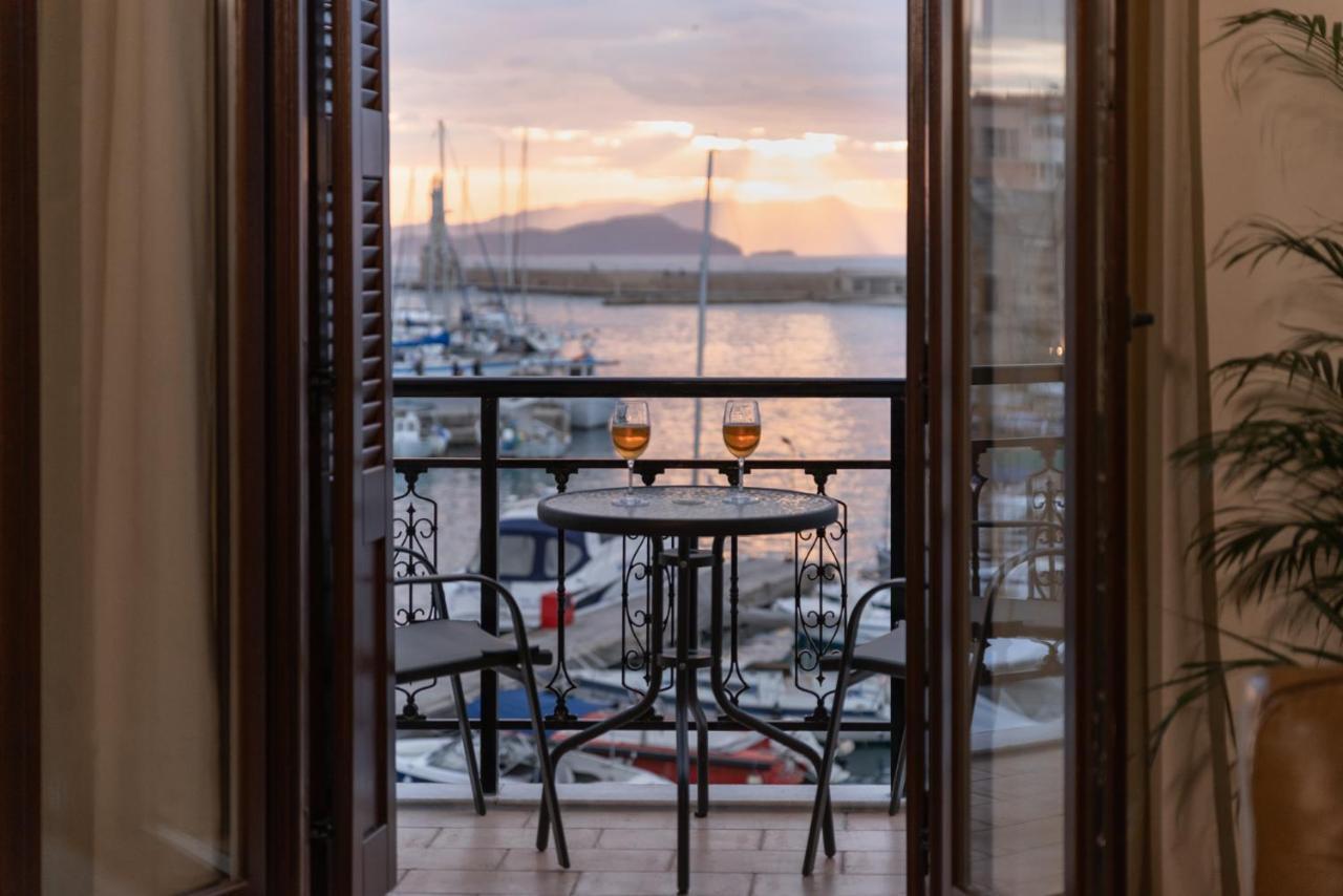 Destino Home Overlooking The Venetian Port Of Chania Chania  Exteriör bild