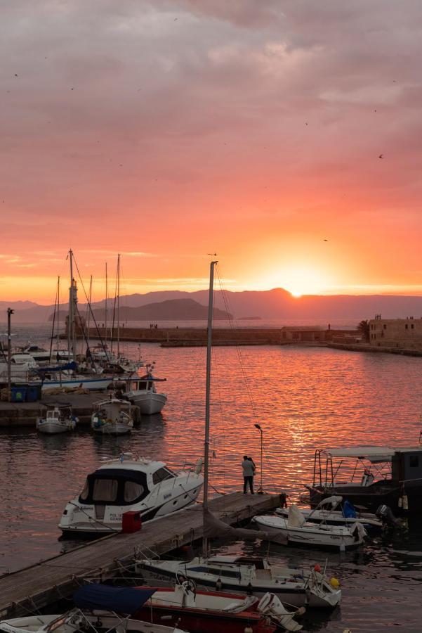 Destino Home Overlooking The Venetian Port Of Chania Chania  Exteriör bild