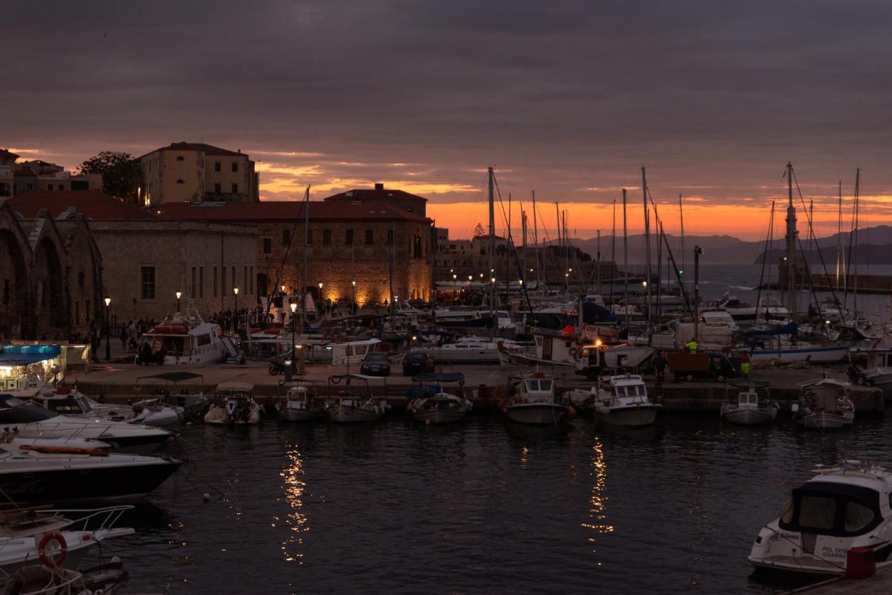Destino Home Overlooking The Venetian Port Of Chania Chania  Exteriör bild