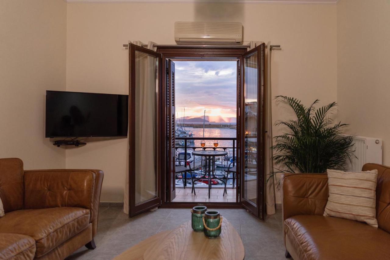 Destino Home Overlooking The Venetian Port Of Chania Chania  Exteriör bild