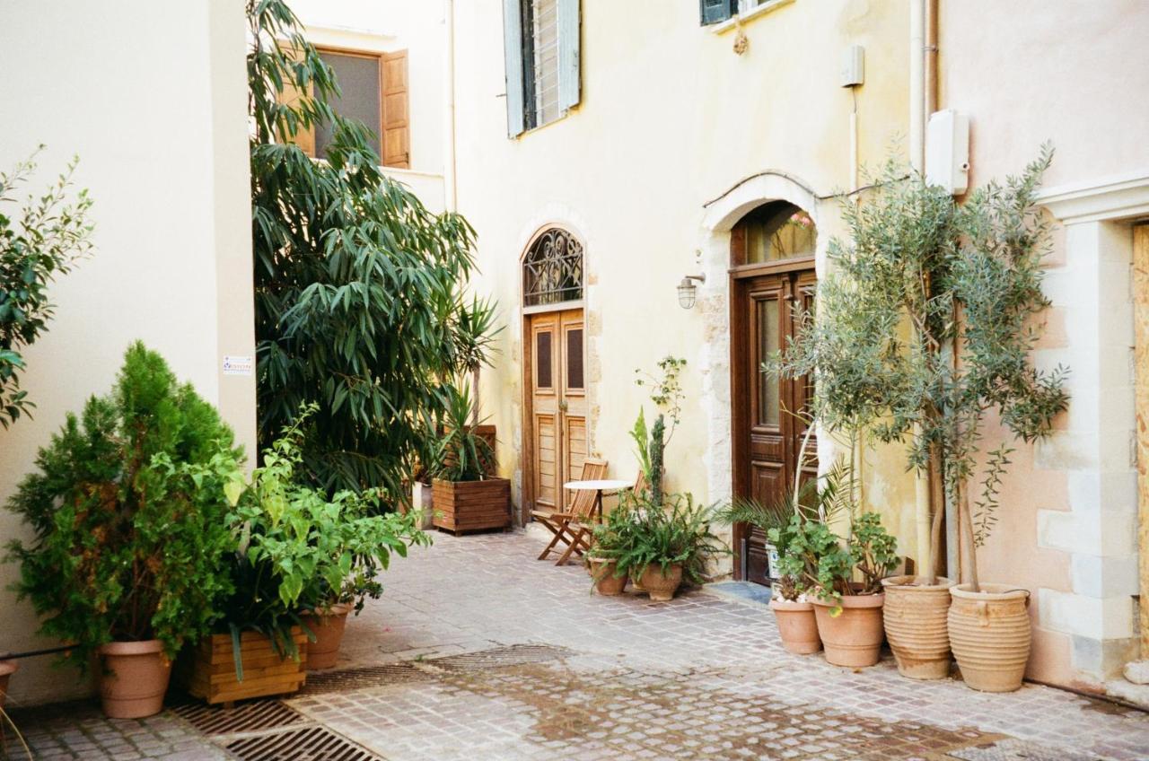 Destino Home Overlooking The Venetian Port Of Chania Chania  Exteriör bild