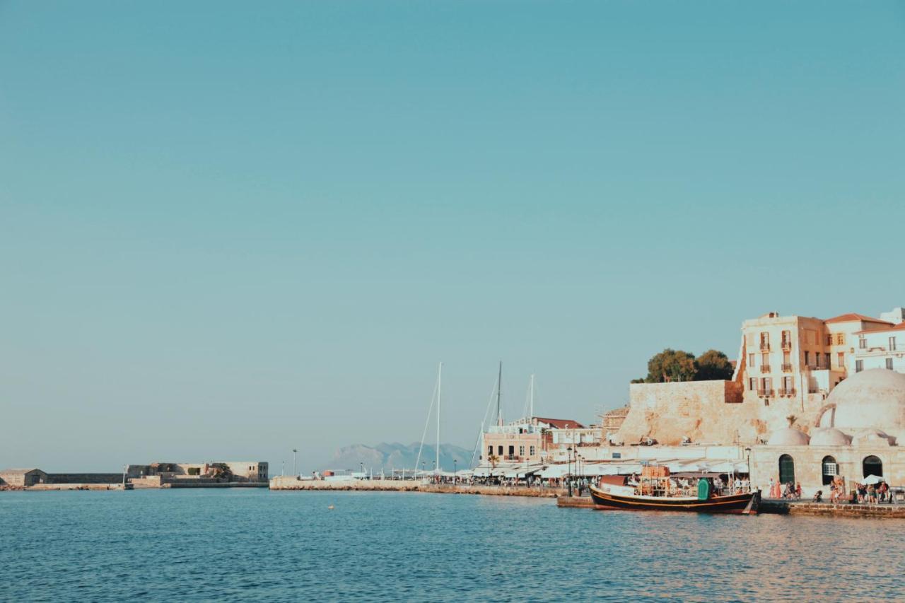 Destino Home Overlooking The Venetian Port Of Chania Chania  Exteriör bild